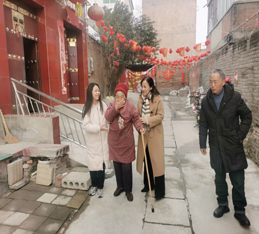 瑟瑟冬日 暖暖溫情——公司黨委、工會(huì)開展“送溫暖、送祝?！被顒?dòng)